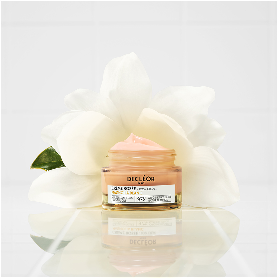 White Magnolia Rosy Cream